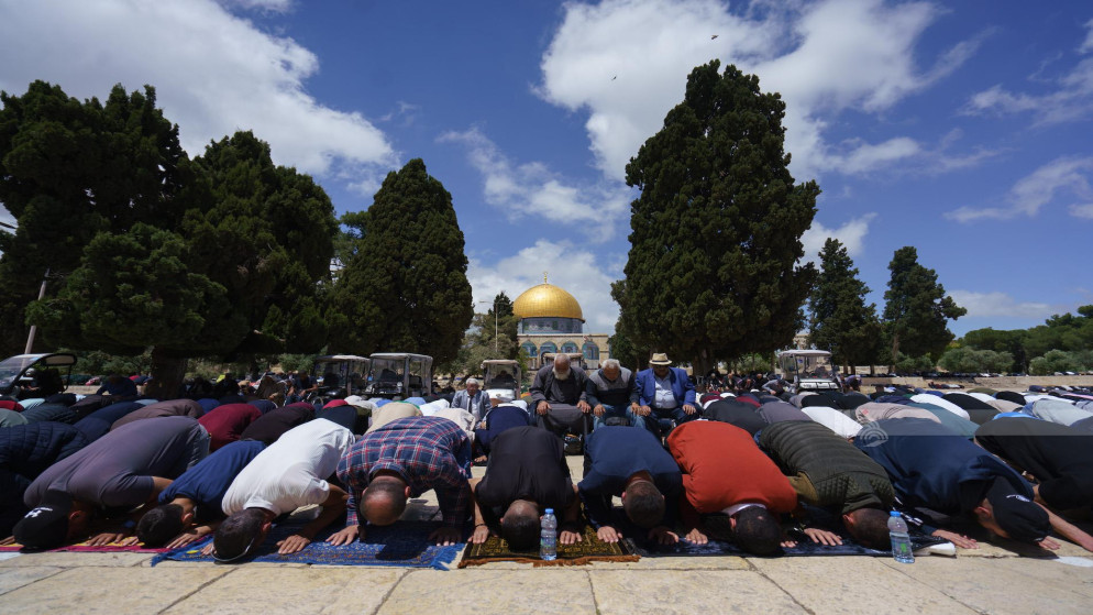 70 ألفا يؤدون صلاة الجمعة في المسجد الأقصى