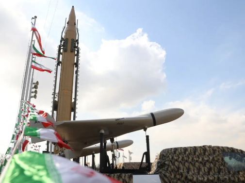 الجيش الإيراني يعلن إطلاق عشرات المسيّرات باتجاه "إسرائيل"