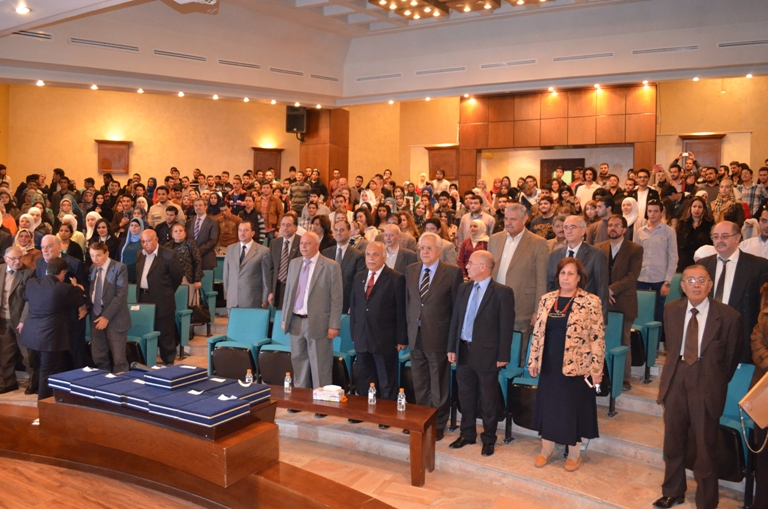 جامعة عمان الأهلية تكرم رواد مهنة الصيدلة 