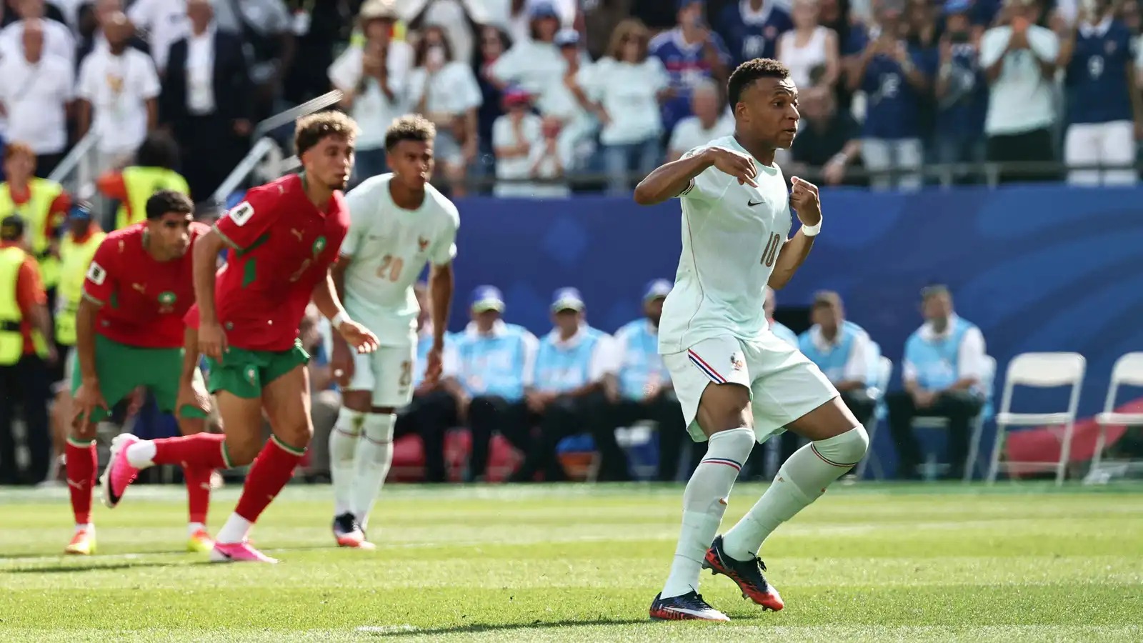قمة الانتقام ..  4 مكاسب جنونية تنتظر مبابي حال إسقاط إسبانيا 