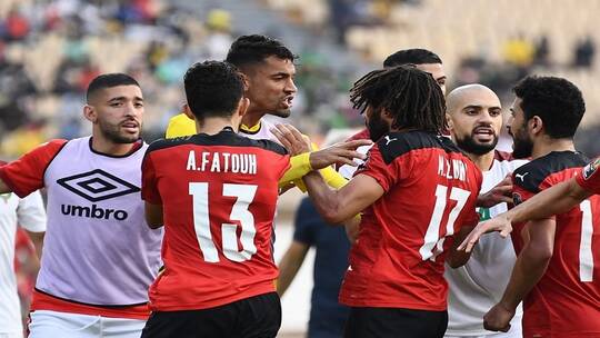 "الكاف" يفتح تحقيقا في واقعة مباراة مصر والمغرب