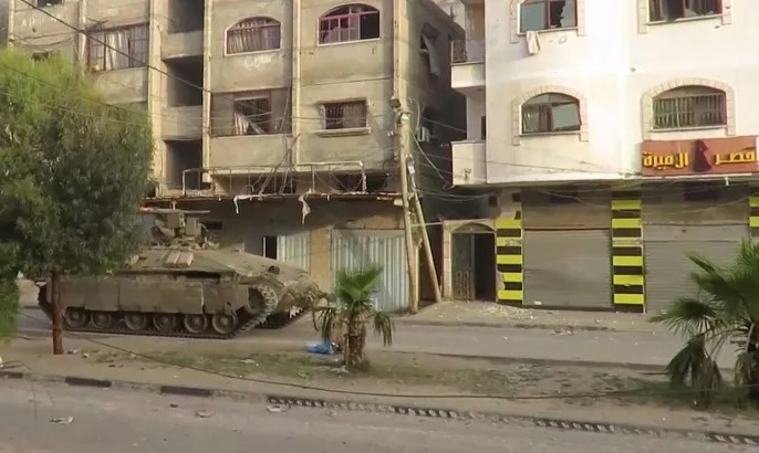 بالفيديو ..   القسام تستهدف جنودا وآليات للاحتلال شرق رفح