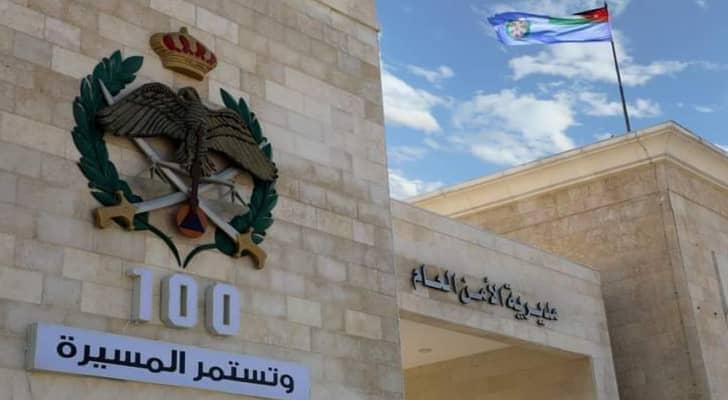 الأمن العام: وفاة شخص وإصابة ابنته وحفيدته إثر انفجار جسم مجهول جمعه من الخردوات داخل منزله 
