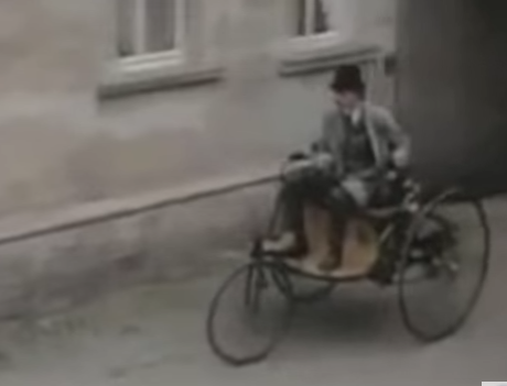 بالفيديو ..  أقدم سيارة في العالم "تعمل" لحد الآن تعود لعام 1884م !!