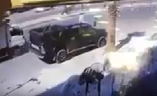 عامل وطن يستقل مركبة تابعة لبلدية حسبان و يدهس شاب ثلاثيني و يتسبب بوفاته و يصيب طفله بحالة حرجة 