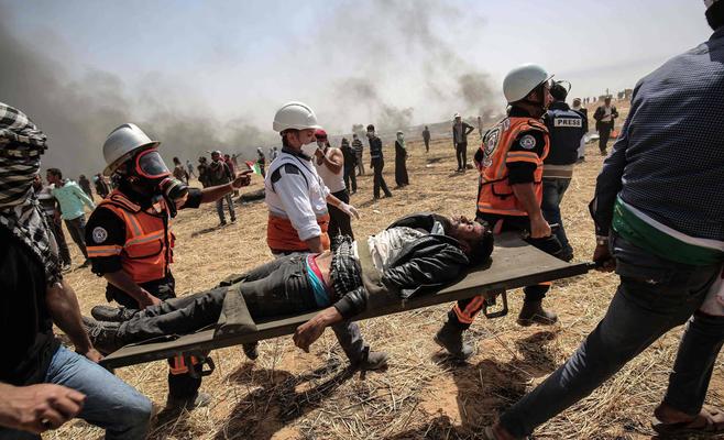 4 شهداء ومئات الجرحى في مواجهات مع الاحتلال على حدود غزة