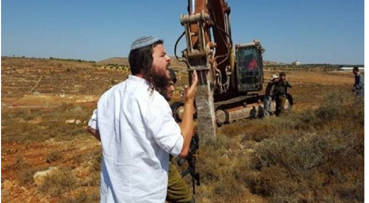 مستوطنون متطرفون يجرفون أراضي جنوب نابلس 