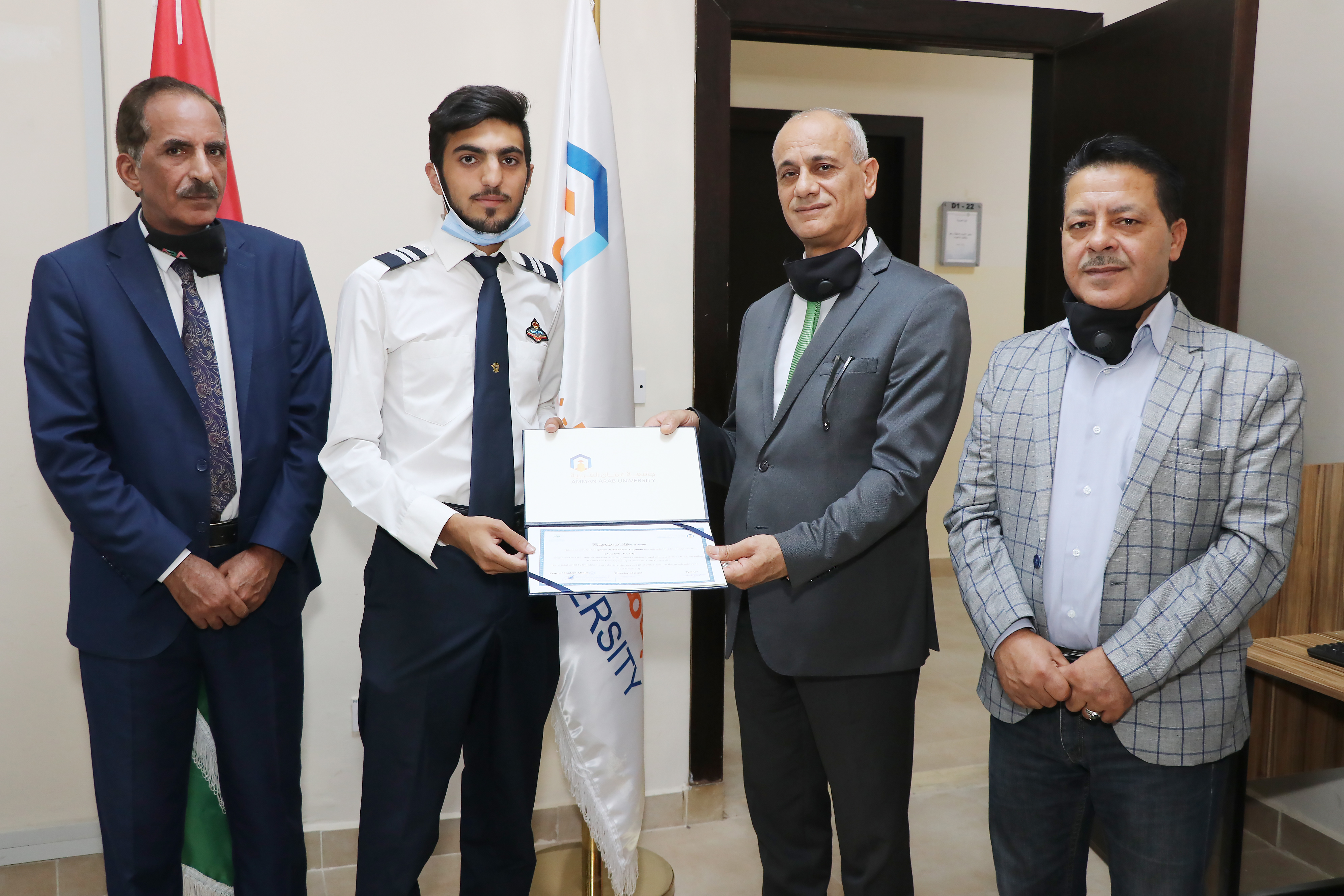 الدكتور الطراونة يخرج المشاركين في دورة برمجية الأوتوكاد