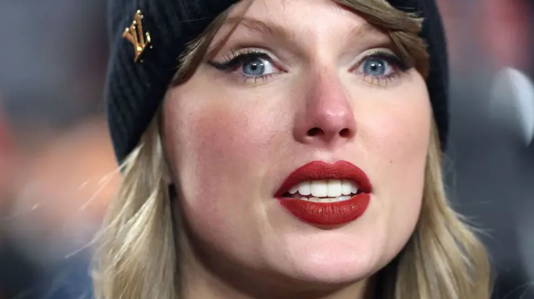 بمكافآت بلغت 197 مليون دولار ..  تايلور سويفت تفاجئ فريقها