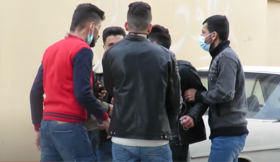 الكاميرا الخفيه: مقلب الهوشة خمس اشخاص على شخص واحد