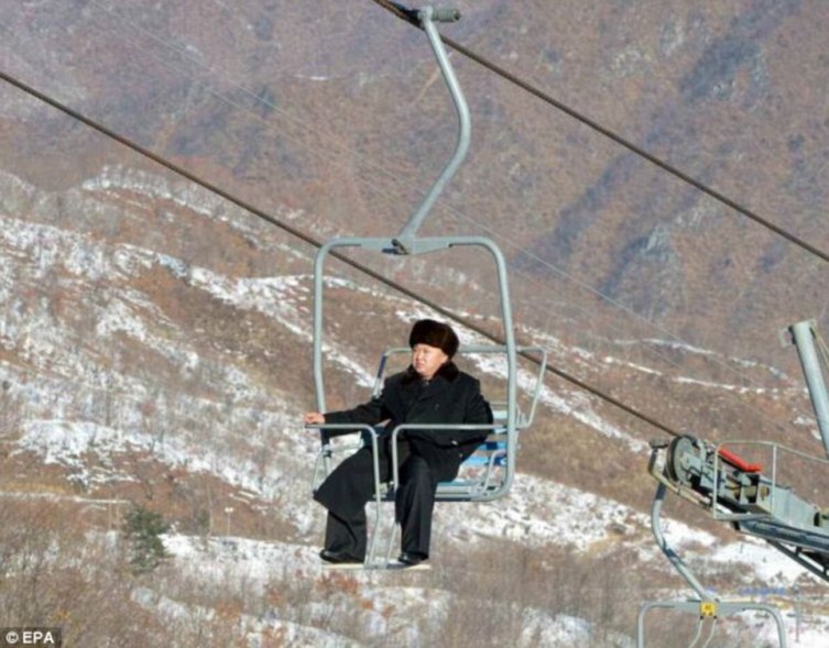 زعيم كوريا الشمالية يفتتح منتجعاً للتزلج على الجليد لا يوجد به ذرة ثلج واحدة (صور)