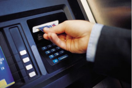 ضبط شبكة صينية  تسرق ماكينات الصرف الآلي بطرق جديدة  بالقاهرة