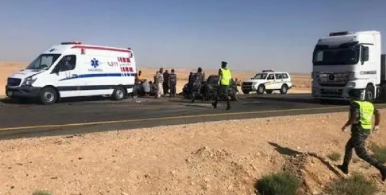 إصابة 5 أشخاص بحادث تصادم في وادي عربة