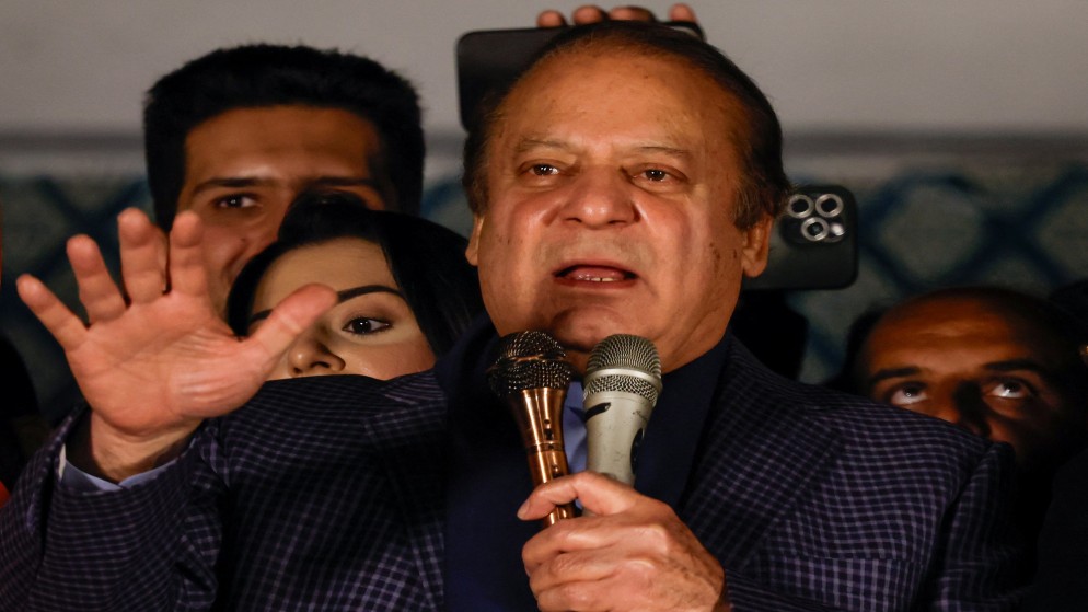 رئيس الوزراء الباكستاني السابق نواز شريف يقول إنه فاز بالانتخابات العامة    