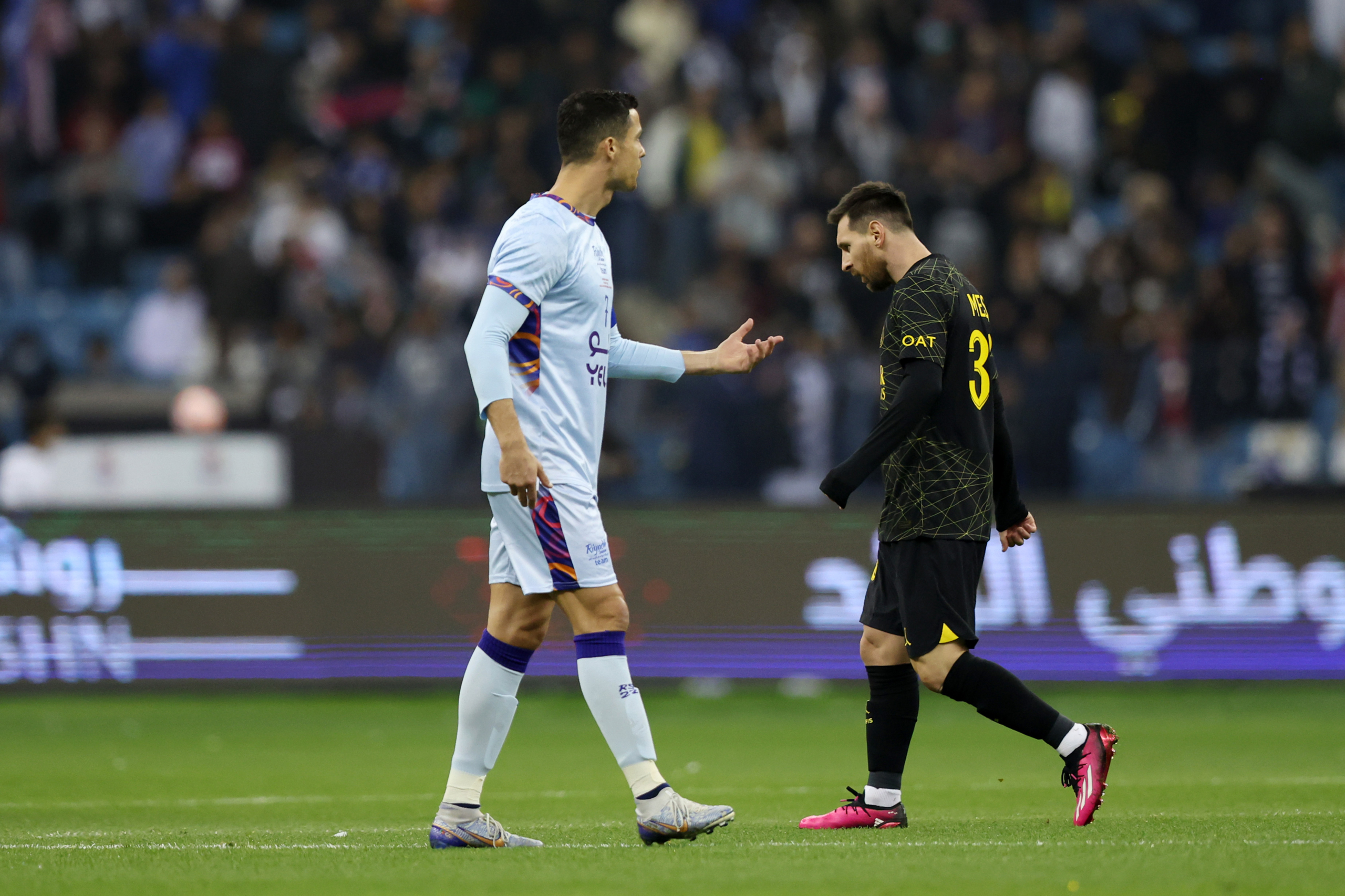 كريستيانو رونالدو يثير الجدل في العاصمة الإسبانية مدريد بسبب ميسي (فيديو)