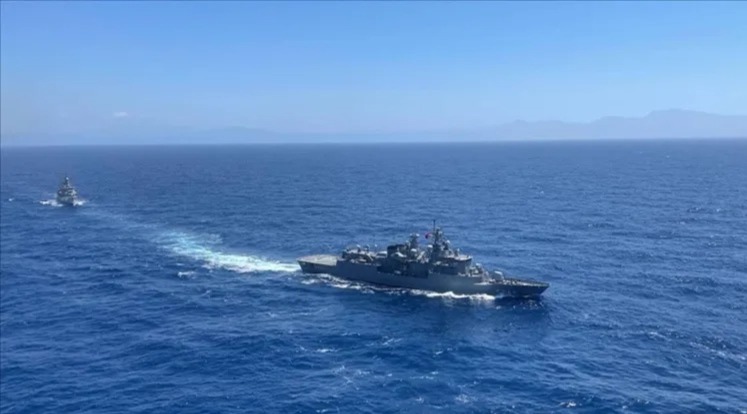 "الحوثي" تعلن ضرب حاملة طائرات أمريكية وتُفشل هجومين جويين