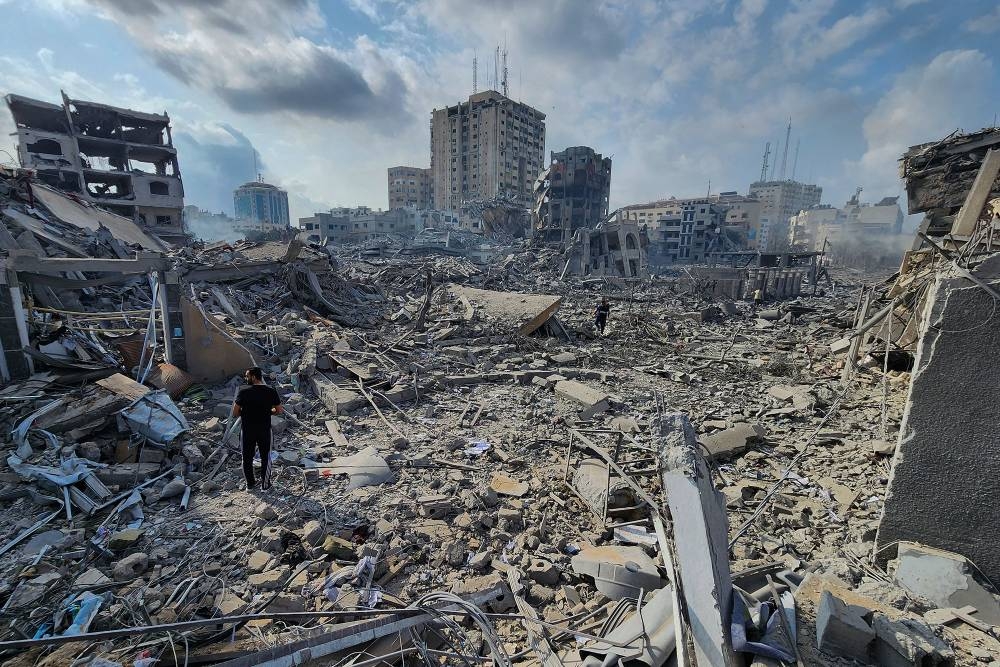 استشهاد 20 فلسطينيا في مخيم جباليا و10 مسعفين
