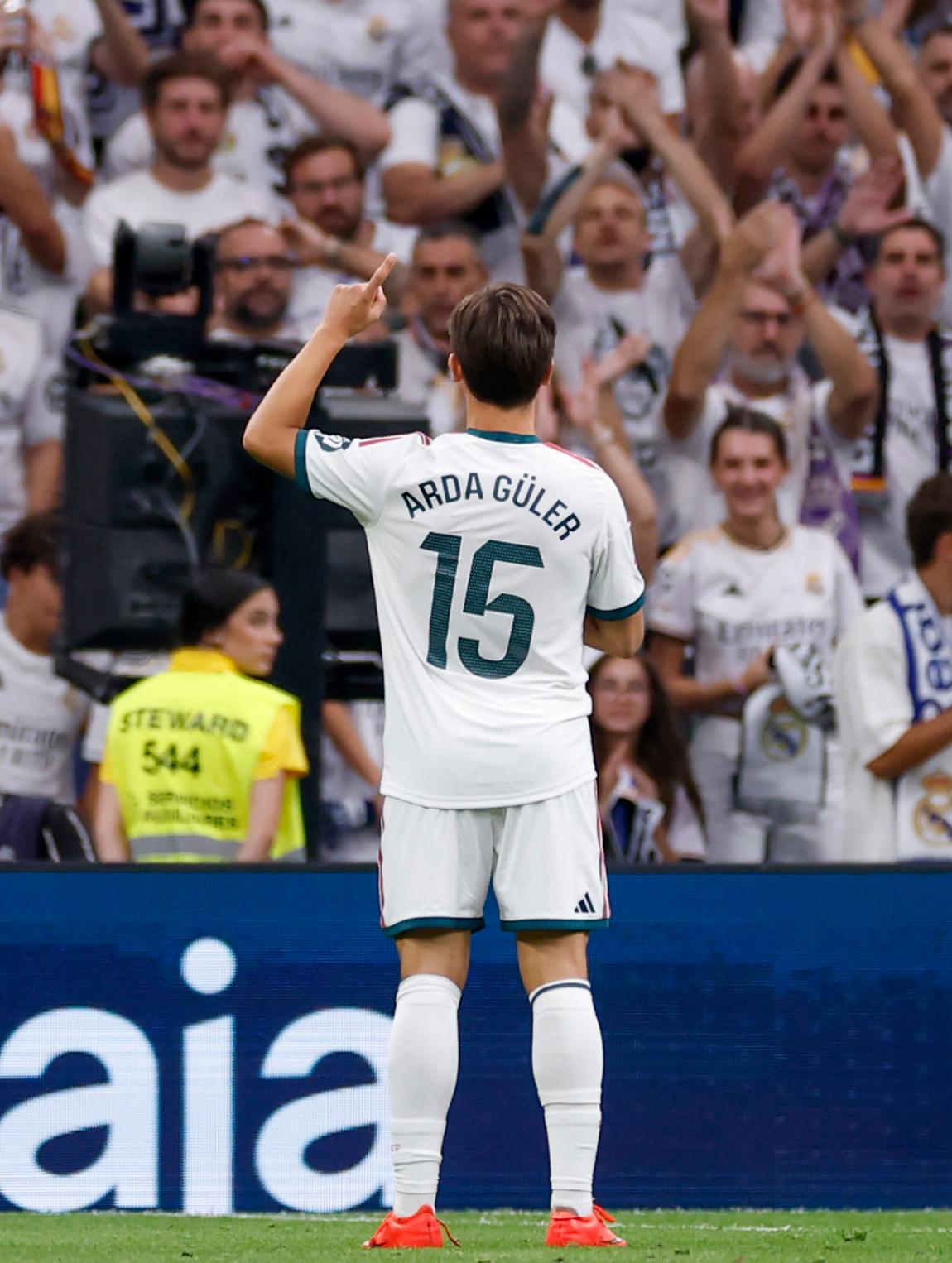 ريال مدريد يعبر مالقا برباعية نظيفة في ثالث جولات الليجا