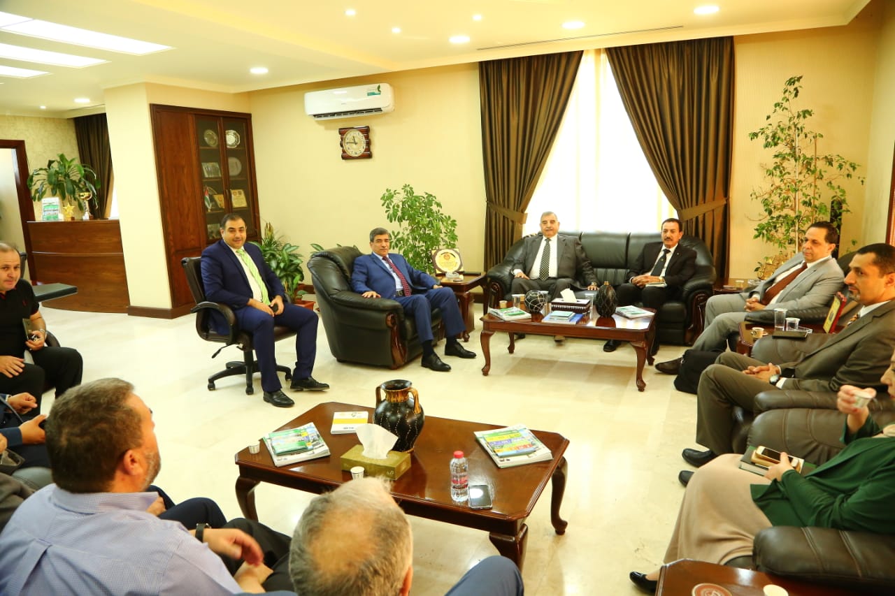 بحث أوجه التعاون المشترك بين جامعة الزيتونة الأردنية وأكاديمية الطيران الملكية الأردنية  