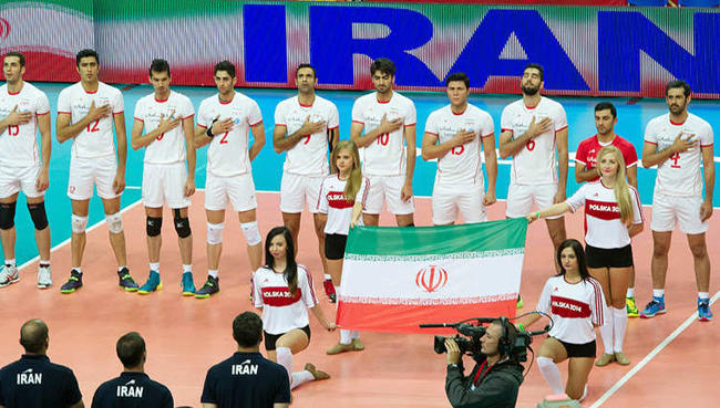 إيران تفرج عن شابة حضرت مباراة للرجال