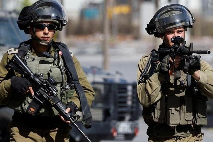 نجاة فلسطينيين من غارة إسرائيلية مزدوجة بنابلس