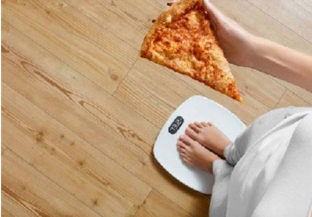 إليكم السبب الأساسي لعدم مقاومة تناول الوجبات السريعة