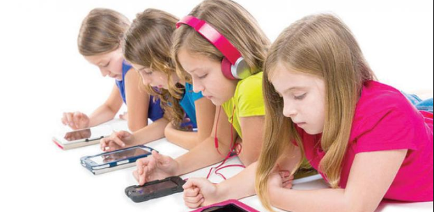 استخدام التلاميذ الهواتف الذكية يفسد نومهم