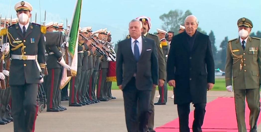 الملك يعقد لقاءات مع كبار المسؤولين الجزائريين