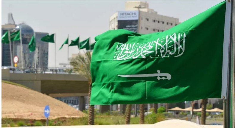 خبراء : رفع رسوم تأشيرات الدخول يضر السعودية