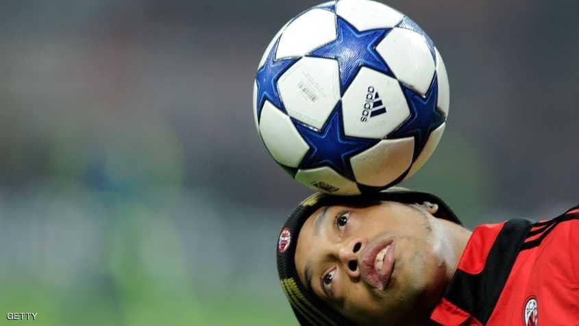رسميا ..  اعتزال اللاعب البرازيلي رونالدينيو