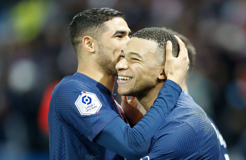 "أحسنت يا ملك!" ..  رسالة مؤثرة من مبابي إلى حكيمي بعد تتويجه بالأفضل في إفريقيا