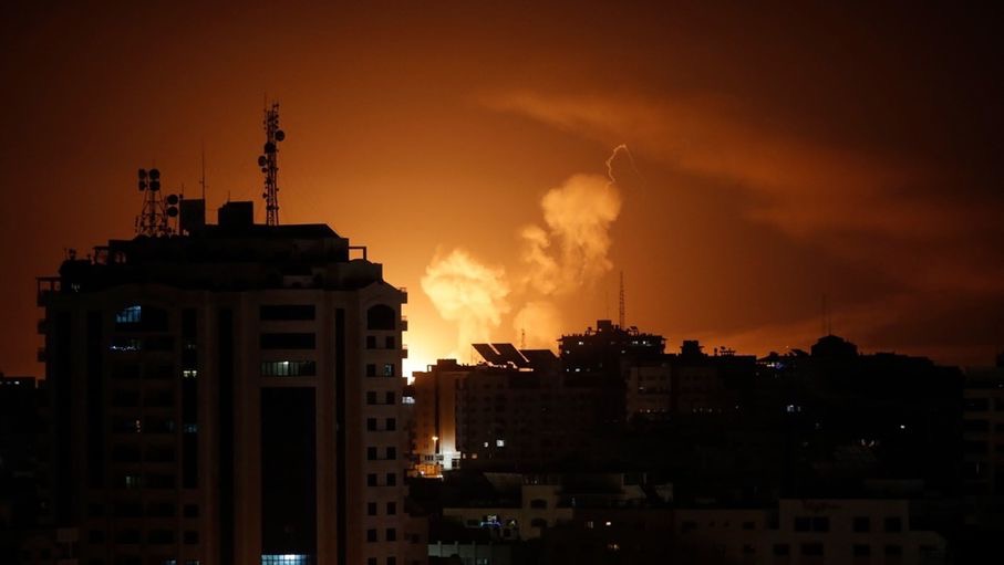 الاحتلال يشن غارات وأحزمة نارية عنيفة على مناطق واسعة في غزة