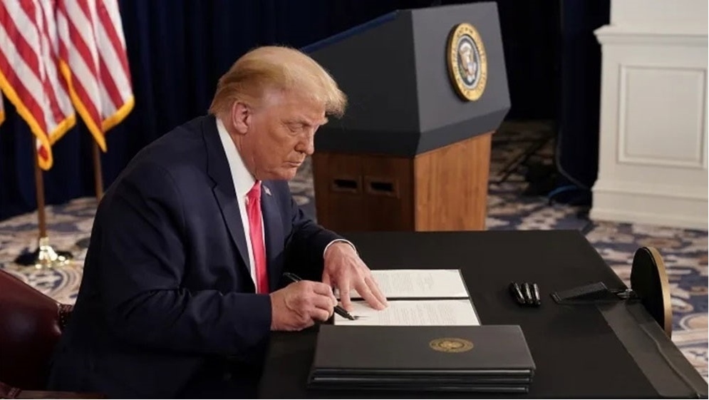 ترامب يوقع "أمرا تنفيذيا " بشأن نفط فنزويلا