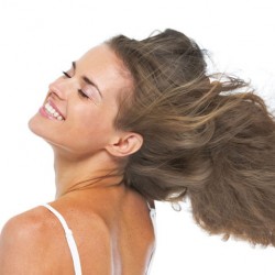 3 خلطات طبيعية للتخلص من تقصف الشعر
