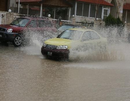 منخفض عميق يجتاح المملكة مطلع الاسبوع المقبل  ..  وتحذيرات من السيول 