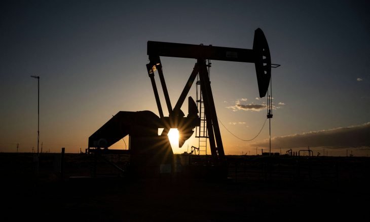 النفط يرتفع 0.4% مدعوماً بنمو الطلب العالمي