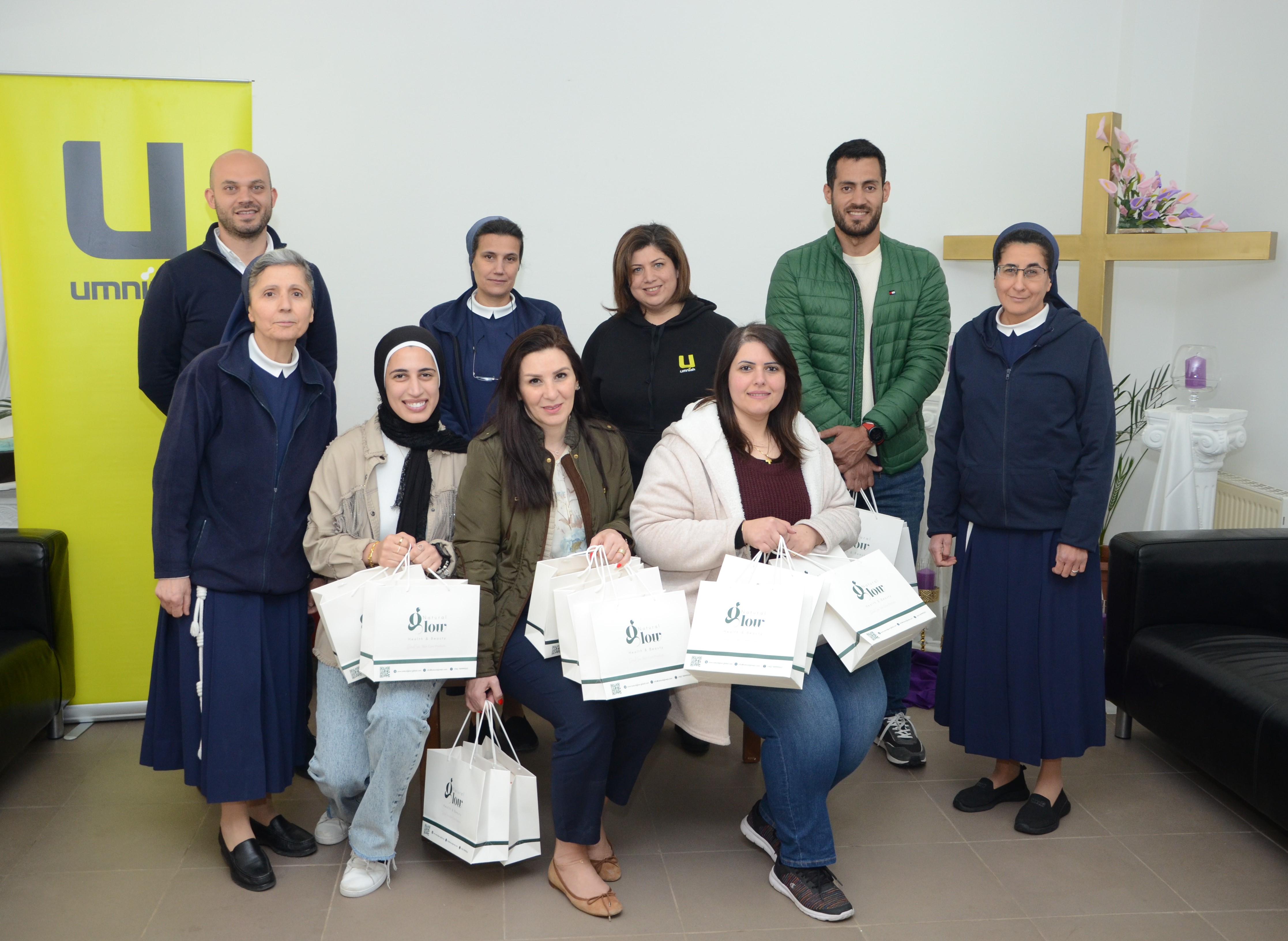 أمنية تحتفل بعيد الأم  وتنظم يوم فرح في بيت العناية الإنسانية للمسنين في الفحيص
