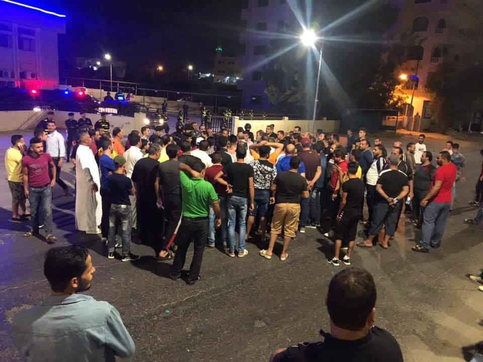 بالصور  ..  بحارة الرمثا يعتصمون للمطالبة بالإفراج عن موقوفي الاحتجاجات الاخيرة 