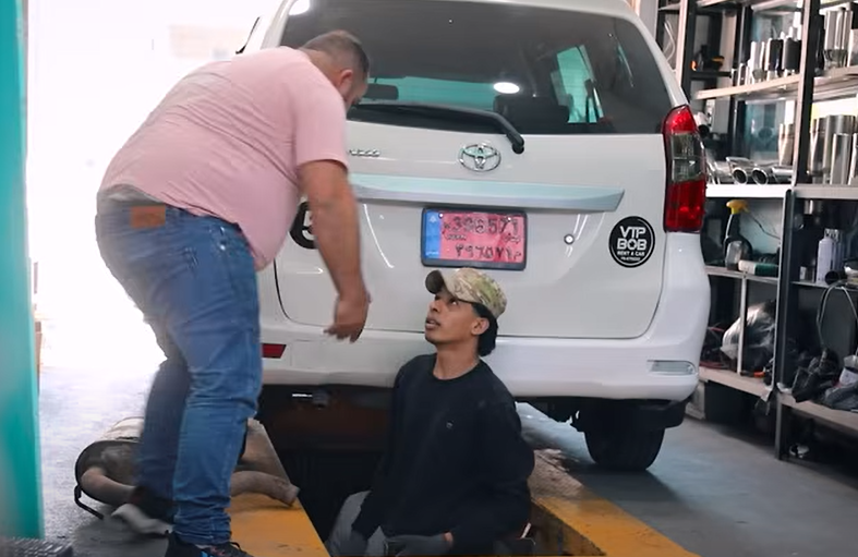 الكاميرا الخفيه: على قد مايحب سيارته انجن 