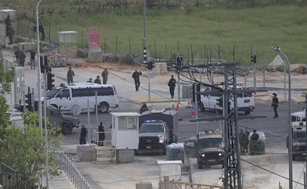 إصابة "إسرائيليين" اثنين بعملية طعن في عطيرت قرب رام الله واستشهاد المنفذ