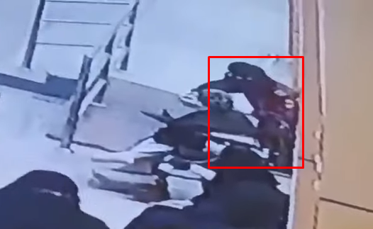 بالفيديو  ..  حارسة أمن بالطائف أسرت قلوب السعوديين 