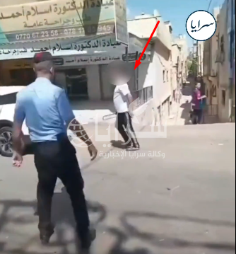 بالفيديو ..  اعتداء على طبيب بمنطقة البقعة داخل عيادته وضربه في وجهه بـ"موس"