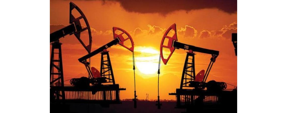 أسعار النفط العالمية تندفع لكسر حاجز 50 دولارًا للبرميل