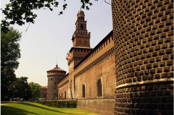 سفورزا  .. قلعة استثنائية في مدينة ميلانو الإيطالية 