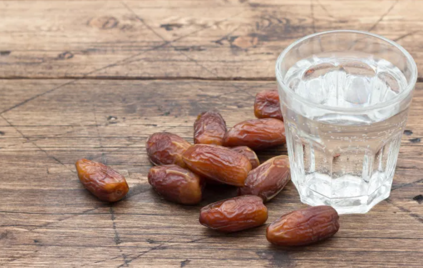 صيام بلا أوجاع ..  كيف تتجنب حرقة المعدة وارتجاع المريء في رمضان؟