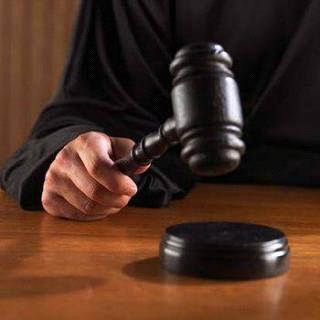 عشيرة العبيدات تحشد لإجتماع للتصعيد  بعد قرار كف يد القاضي "لؤي عبيدات" عن العمل