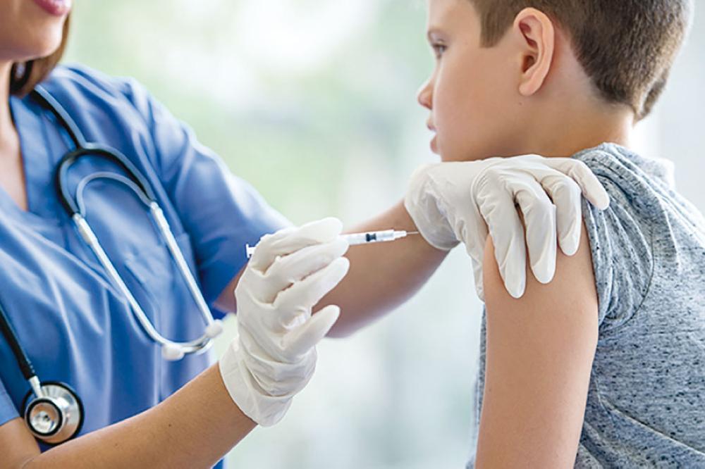التربية: تطعيم 79% من طلاب الأول و الثاني و 64% من الـ (10 و 11)