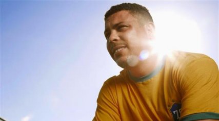 "الظاهرة" رونالدو: ميسي من عالم آخر ..  وأفضله على كريستيانو