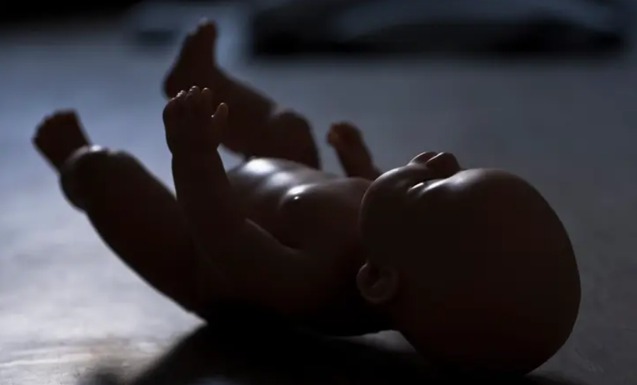 جريمة مروعة صباح العيد ..  تركي يخنق ابنه البالغ 3 سنوات ويقطّع أطرافه