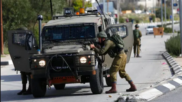 إصابة شاب فلسطيني برصاص الاحتلال في الخليل